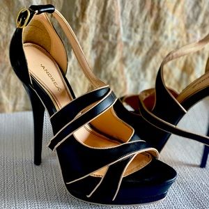 New andrea heels 9.5 fits 8.5